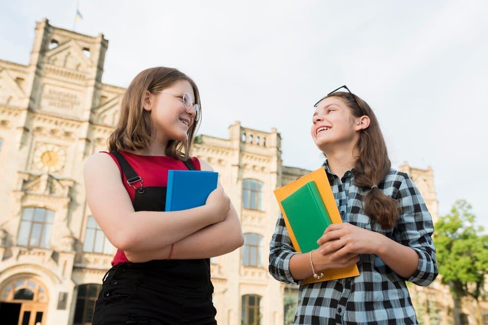Language Schools vs Universities: Which Is Better for Language Learning?