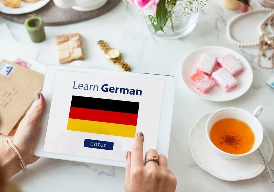 Top 100 German Words & Phrases for Everyday Conversations
